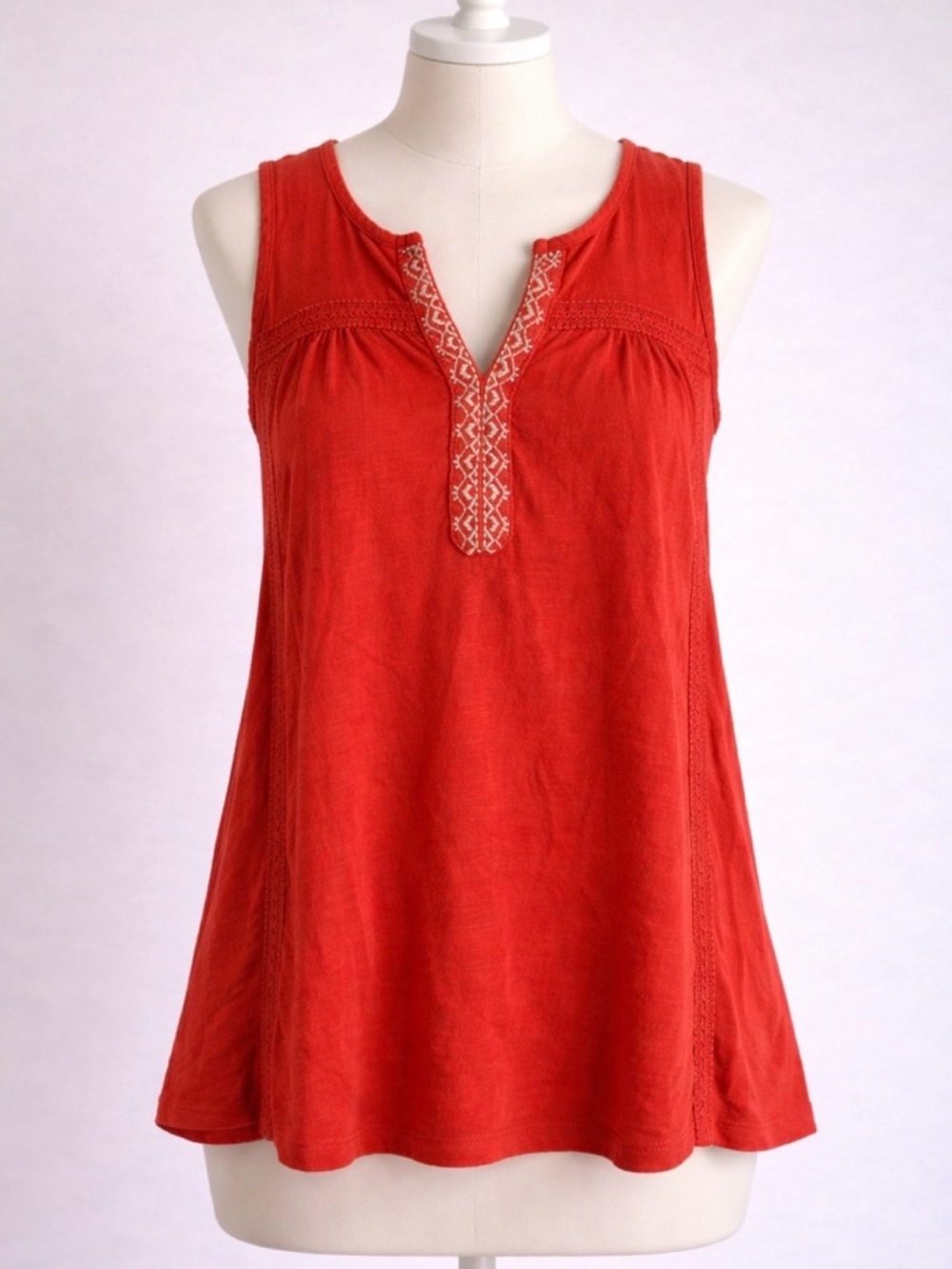 3/$15. Wonderly Red Sleeveless Embroidered V-Notch Tank